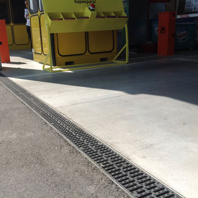 Canaletta con griglie - YT100-U20200 - Fujian Yete Industry Co.,Ltd. - in calcestruzzo a polimeri / griglia in acciaio galvanizzato / griglia in ghisa