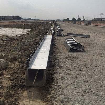 Griglia per canaletta in acciaio inossidabile - LINEAR DITCH - Fujian Yete Industry Co.,Ltd. - in acciaio galvanizzato / per spazio pubblico