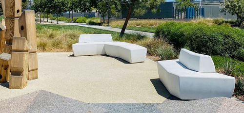 Panca per spazi pubblici design - RUNE - Tournesol SITEWORKS - in polietilene / con schienale / modulare