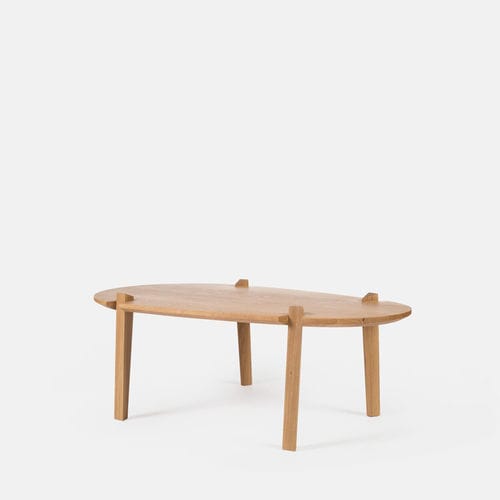 Tavolino basso contemporaneo - FENDA - PORVENTURA - in rovere / con supporto in legno / ovale