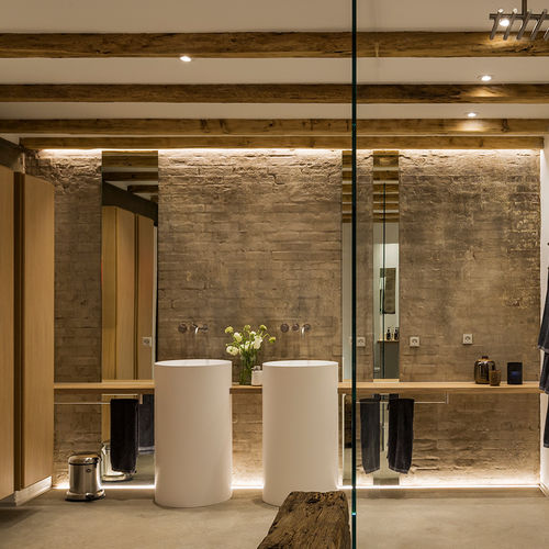 Bagno contemporaneo - MULTIFORM - in rovere / su misura