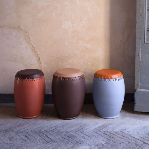 Sgabello contemporaneo - BOMBO - Monolite Ipergres - in pelle / con base in ceramica / con base centrale