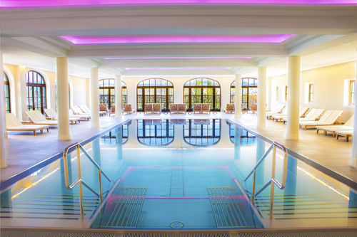 Piscina a straripamento - HOTEL JAGDHOF - BERNDORF METALL- UND BÄDERBAU GMBH - coperta / da esterno / da interno