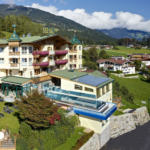 Piscina a straripamento - HOTEL SEETAL - BERNDORF METALL- UND BÄDERBAU GMBH - coperta / da esterno / contract