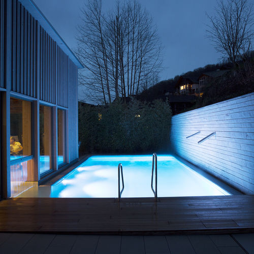 Piscina a straripamento - SEEHOTEL WILERBAD - BERNDORF METALL- UND BÄDERBAU GMBH - coperta / da esterno / da interno