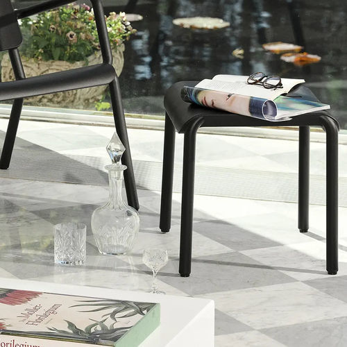 Poggiapiedi contemporaneo - Outo - TOOU - in polipropilene / da giardino / per uso contract