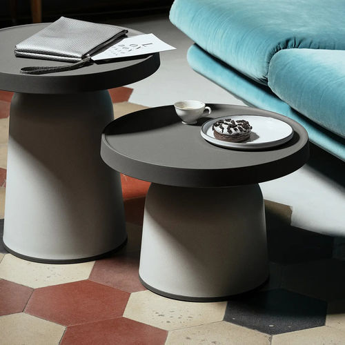 Tavolo d'appoggio contemporaneo - Thick Top - TOOU - in polipropilene / rotondo / con base centrale