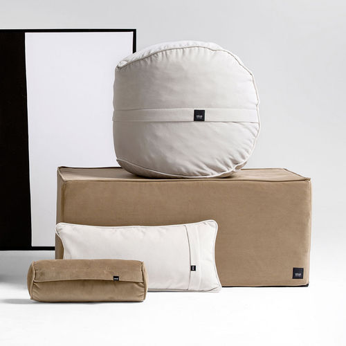 Poggiapiedi contemporaneo - FOOTSAK - https://www.vetsak.com - in velluto