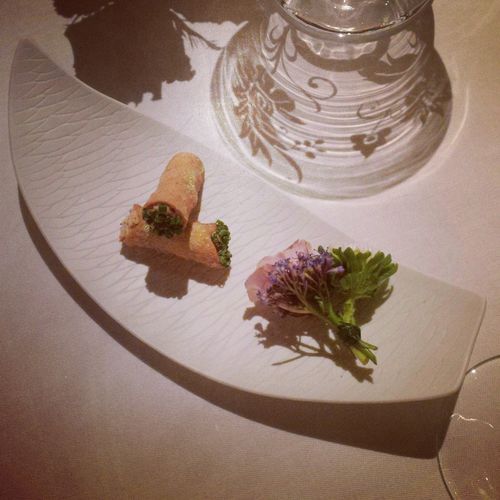 Piatto di presentazione - DUNES - Jacques Pergay - curvo / in porcellana di Limoges / per ristorante gourmet