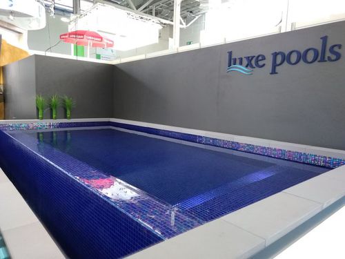 Piscina su misura - TRADE DISPLAY - Tilestone Pools one piece tiled pools - prefabbricata / da esterno / interrata