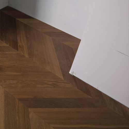 Parquet multistrato - NIZE CHEVRON 85X560 - SURCO interiors - in rovere / a spina di pesce / oliato