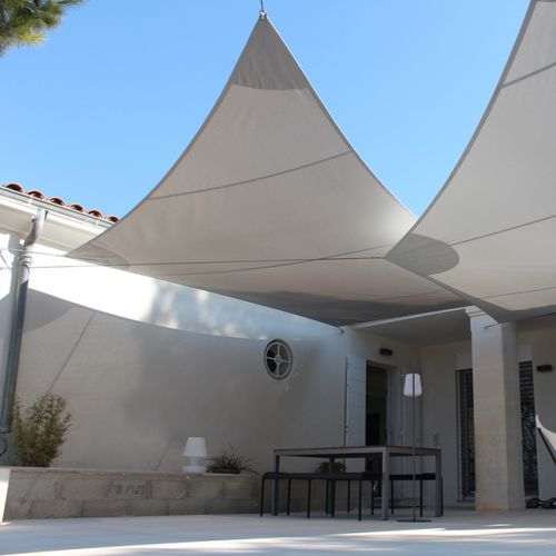 Vela ombreggiante resistente agli UV - PLANE - l'Atelier des voiles - su misura / resistente al vento / triangolare