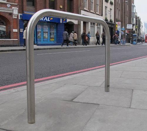 Rastrelliera per biciclette a pavimento - SHEFFIELD  - Furnitubes - per spazi pubblici / in acciaio / in acciaio inossidabile