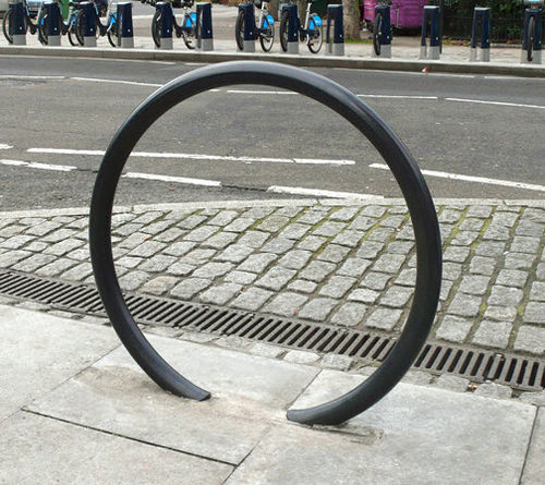 Poggia-biciclette a pavimento - OMEGA - Furnitubes - per spazio pubblico / in acciaio / in acciaio inossidabile