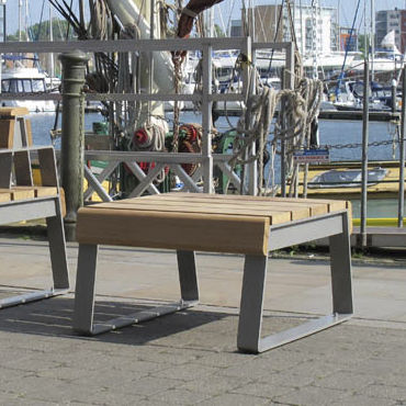 Sgabello contemporaneo - RIBBON XL - Furnitubes - in iroko / con supporto in acciaio verniciato a polvere / a slitta