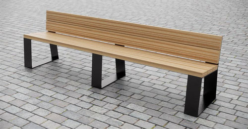 Panca per spazi pubblici contemporanea - THE 140 FOLD BACK - CHRIS NANGLE - in legno di latifoglie / con schienale