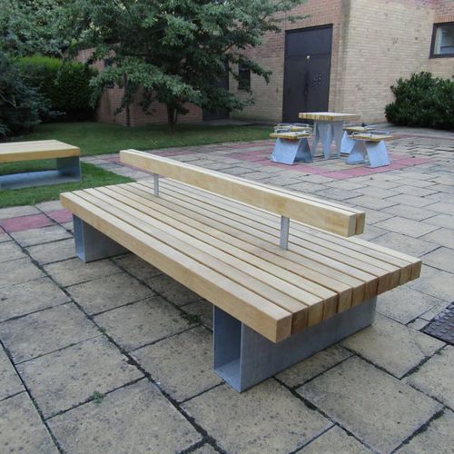 Panca per spazi pubblici contemporanea - AMBLESIDE PODIUM - LOGIC STREET & PARK FURNITURE - in legno di latifoglie / in acciaio galvanizzato / con schienale