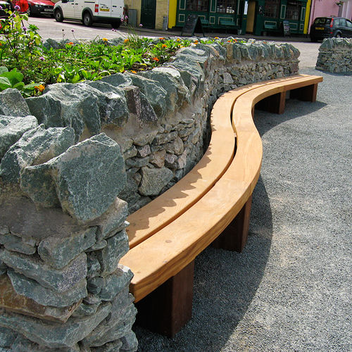 Panca per spazi pubblici contemporanea - TYPE 4 - Woodscape. - in legno / a muro / FSC