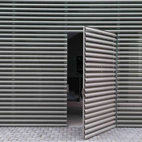 Rivestimento di facciata in pannelli - CORONA - LANG AND FULTON - a doghe / in acciaio galvanizzato / liscio