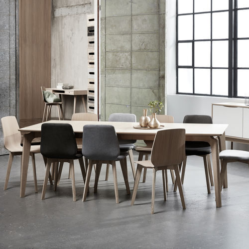 Tavolo da pranzo contemporaneo - EDGE - PBJ Design House - in rovere / in noce / in legno massiccio