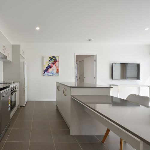 Piano di lavoro in pietra ricostituita - ESSENTIAL CRYSTAL DIAMOND - Technistone a.s. - da cucina / levigato / con bordi quadrati