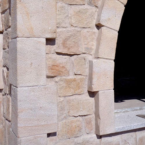 Lastra in pietra in gres - QUOINS - Areniscas Sierra de la Demanda S.L. - di protezione / levigata / spazzolata