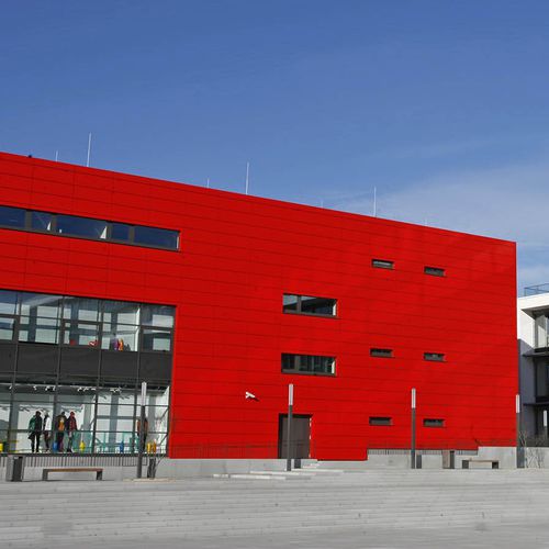 Rivestimento di facciata a cassetta - PUMAVISION HEADQUARTERS - ALUCOBOND - in alluminio / in composito / a incastro