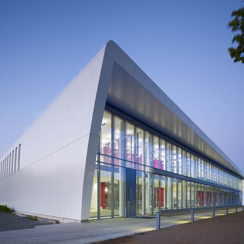Rivestimento di facciata in pannelli - HALL SMA AG - ALUCOBOND - in alluminio / in composito / a incastro