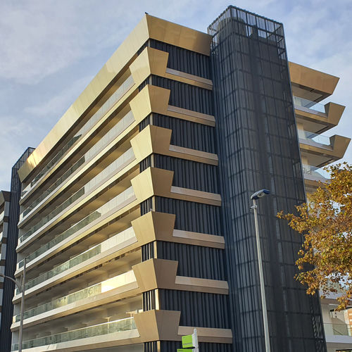 Rivestimento di facciata a cassetta - HOTEL HELIOS - ALUCOBOND - in composito / in alluminio / a incastro