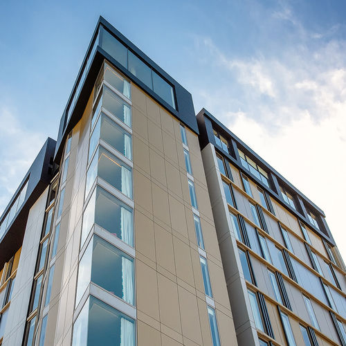 Rivestimento di facciata a cassetta - THE BAXTER INTERNATIONAL HOTEL - ALUCOBOND - in composito / in alluminio / in bronzo