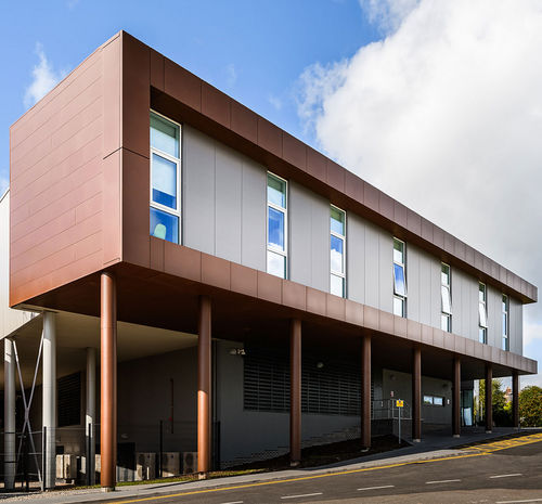 Rivestimento di facciata in pannelli - SOUTH LAKES BIRTH CENTRE - ALUCOBOND - in alluminio / in composito / verticale