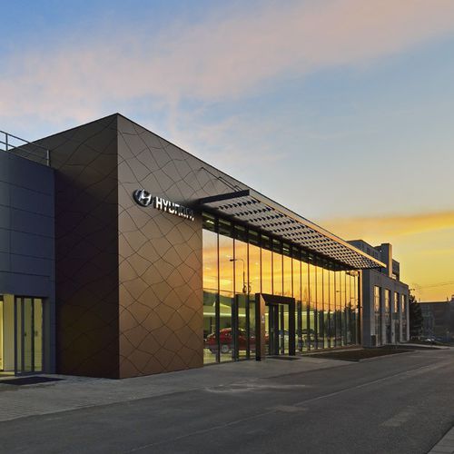 Rivestimento di facciata in pannelli - HYUNDAI CAR DEALERSHIP - ALUCOBOND - in bronzo / in alluminio / in composito