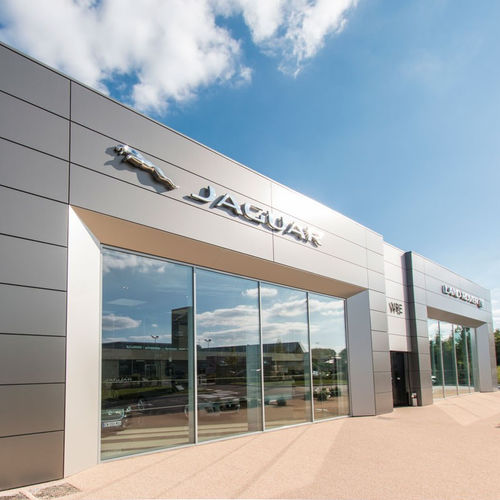 Rivestimento di facciata a cassetta - JAGUAR CAR DEALER - ALUCOBOND - in composito / in alluminio / a incastro