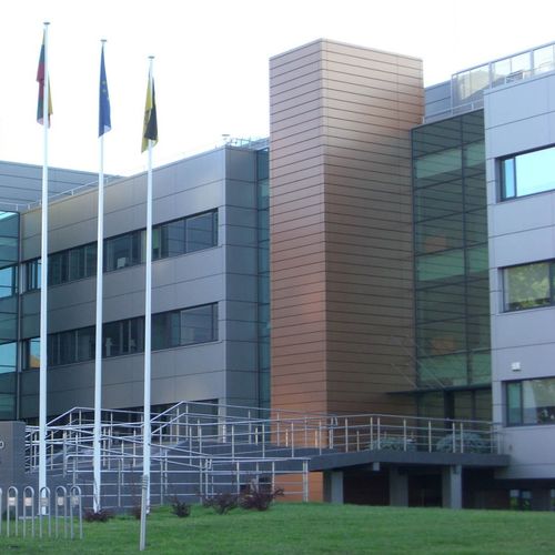 Rivestimento di facciata in pannelli - UNIVERSITY INSTITUTE OF APPLIED RESEARCH VILNIUS TMI - ALUCOBOND - in alluminio / in composito / a incastro