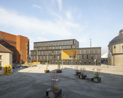 Lastra di paramento in alluminio - MUSIKBOX IM ALTEN GASWERK - ALUCOBOND - per facciate / per esterni / metallizzato