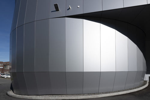 Lastra di paramento in alluminio - CARROSSERIE PFISTER AG - ALUCOBOND - per facciate / per esterni / argentata