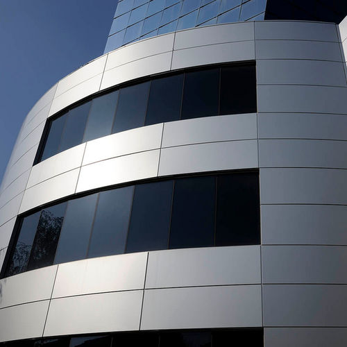 Rivestimento di facciata in pannelli - AVAZ 'TWIST TOWER' - ALUCOBOND - in titanio / in alluminio / in composito