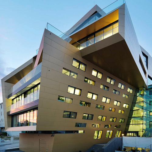 Rivestimento di facciata in pannelli - RAIFFEISEN FINANCE CENTER BURGENLAND - ALUCOBOND - in alluminio / in composito / a incastro
