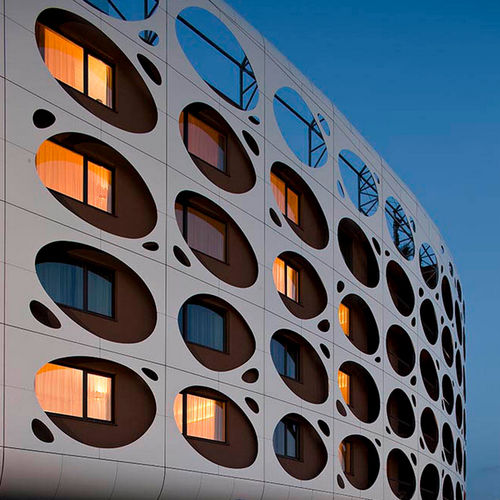 Rivestimento di facciata in pannelli - SEEPARKHOTEL LINDNER - ALUCOBOND - in alluminio / in composito / a incastro