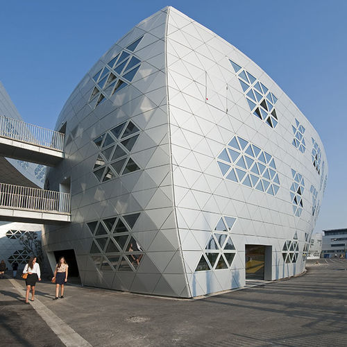 Rivestimento di facciata a cassetta - LYCÉE GEORGES FRÊCHE - ALUCOBOND - in composito / in alluminio / a incastro