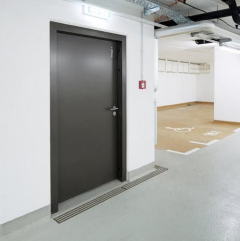 Porta da interno - SEAMLESS - Gutkowski - in legno di latifoglie / in alluminio / in acciaio