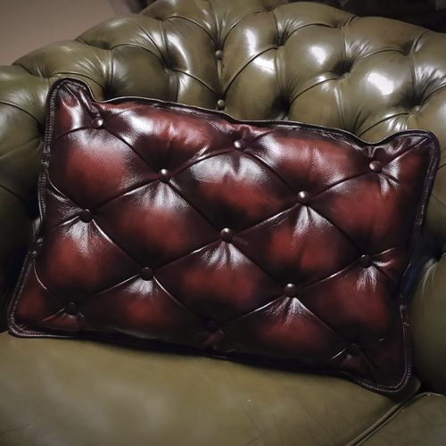 Cuscino in pelle - BUTTONS - Harleq - rettangolare / per uso residenziale / contract