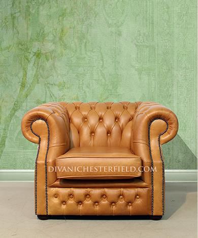 Poltrona chesterfield - KNIGHTSBRIDGE - Harleq - in pelle / in faggio / fatta a mano
