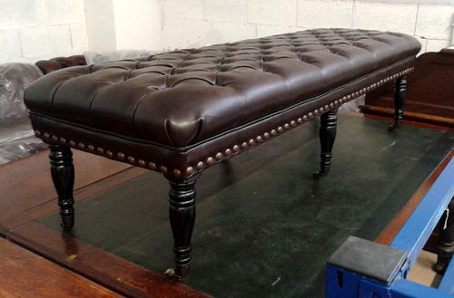 Divanetto imbottito chesterfield - VINTAGE - Harleq - in pelle / con supporto in ottone / con supporto in legno