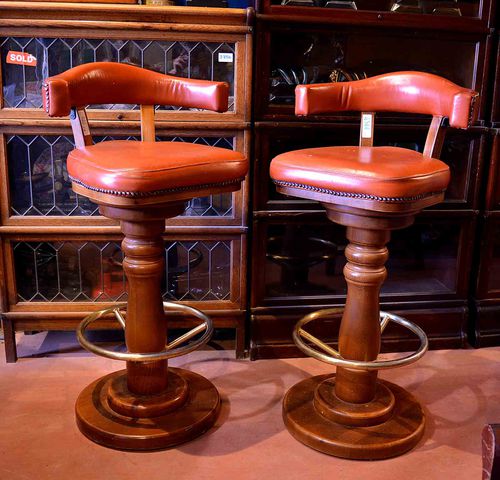 Sgabello da bar classico - Vintage - Harleq - in pelle / con supporto in ottone / con supporto in legno