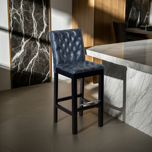 Sgabello da bar chesterfield - SQUARED - Harleq - in pelle / in legno / in faggio