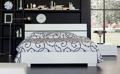 Letto matrimoniale - VANQUISH - OGGIONI - contemporaneo / con base contenitore / laccato