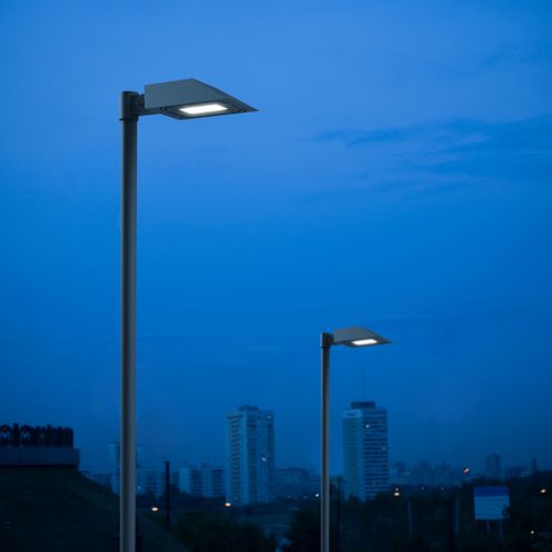 Lampione urbano - IREGOR - BSI LIGHTING TECHNOLOGIES INC. - contemporaneo / in ghisa di alluminio / in acciaio inossidabile