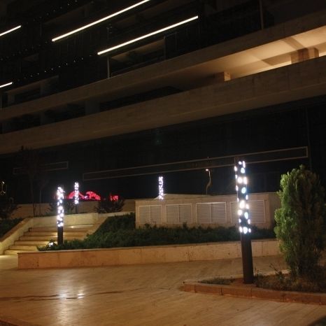 Colonna luminosa contemporanea - IAMORF - BSI LIGHTING TECHNOLOGIES INC. - in ghisa di alluminio / in acciaio inossidabile / in PMMA