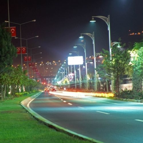 Lampione urbano - IBELL  - BSI LIGHTING TECHNOLOGIES INC. - contemporaneo / in ghisa di alluminio / LED